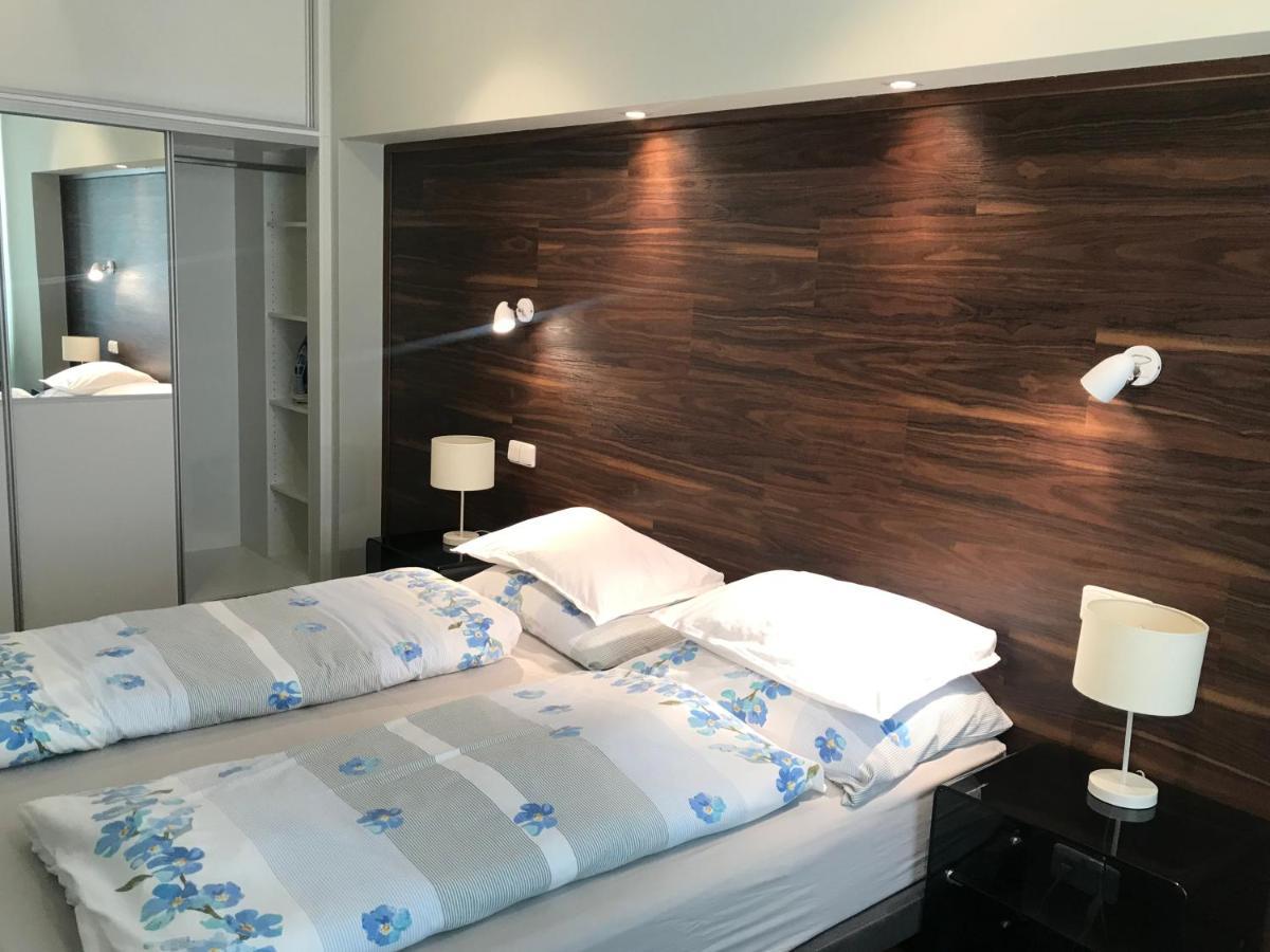 Apartman U Kolonady カルロヴィ・ヴァリ エクステリア 写真