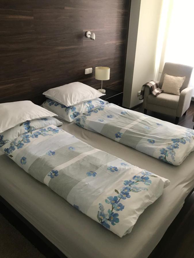 Apartman U Kolonady カルロヴィ・ヴァリ エクステリア 写真