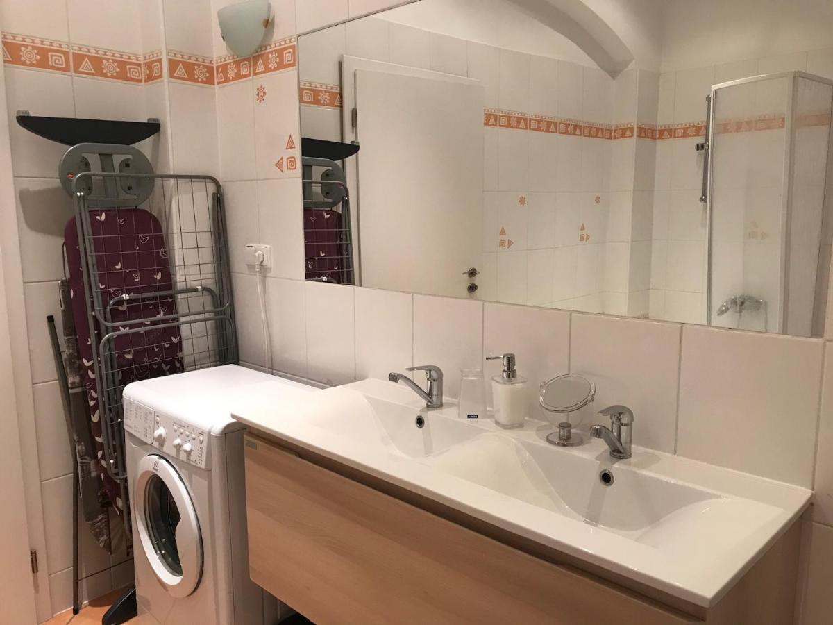 Apartman U Kolonady カルロヴィ・ヴァリ エクステリア 写真