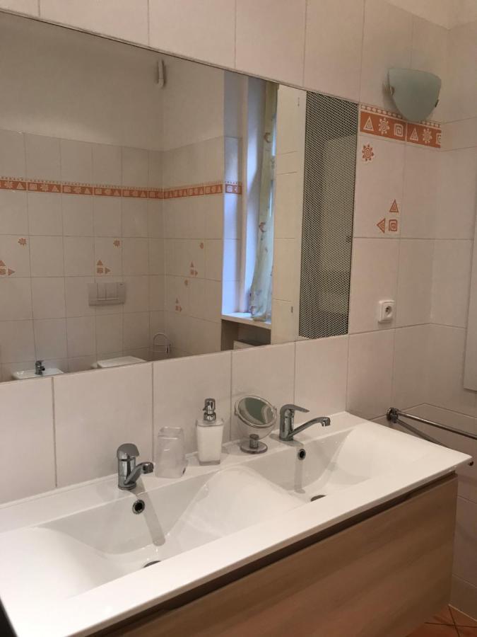 Apartman U Kolonady カルロヴィ・ヴァリ エクステリア 写真